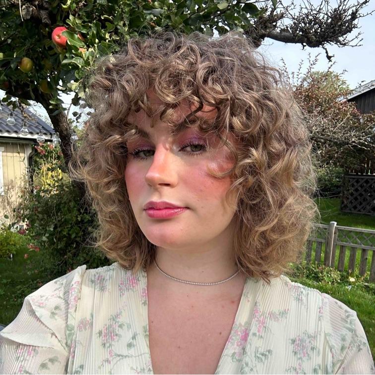 Söker nya tjejkompisar, 24