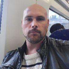 Tjena är kille här på 33 år